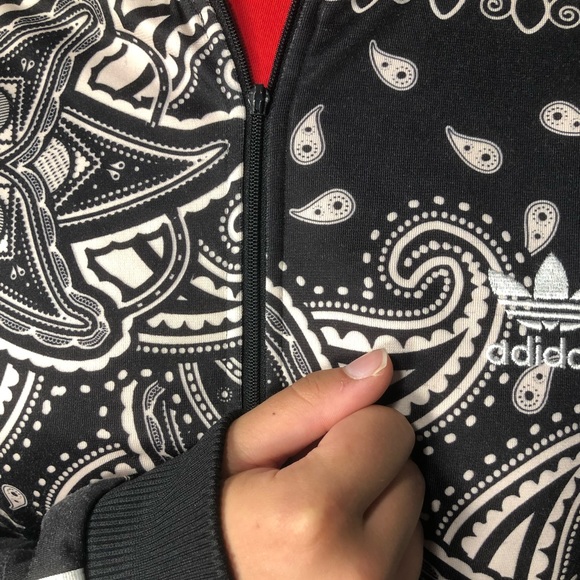 SOLD Adidas white and black zip up paisley jacket - Picture 4 of 5